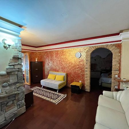 Apartament Central トゥルグ・ネアムツ エクステリア 写真